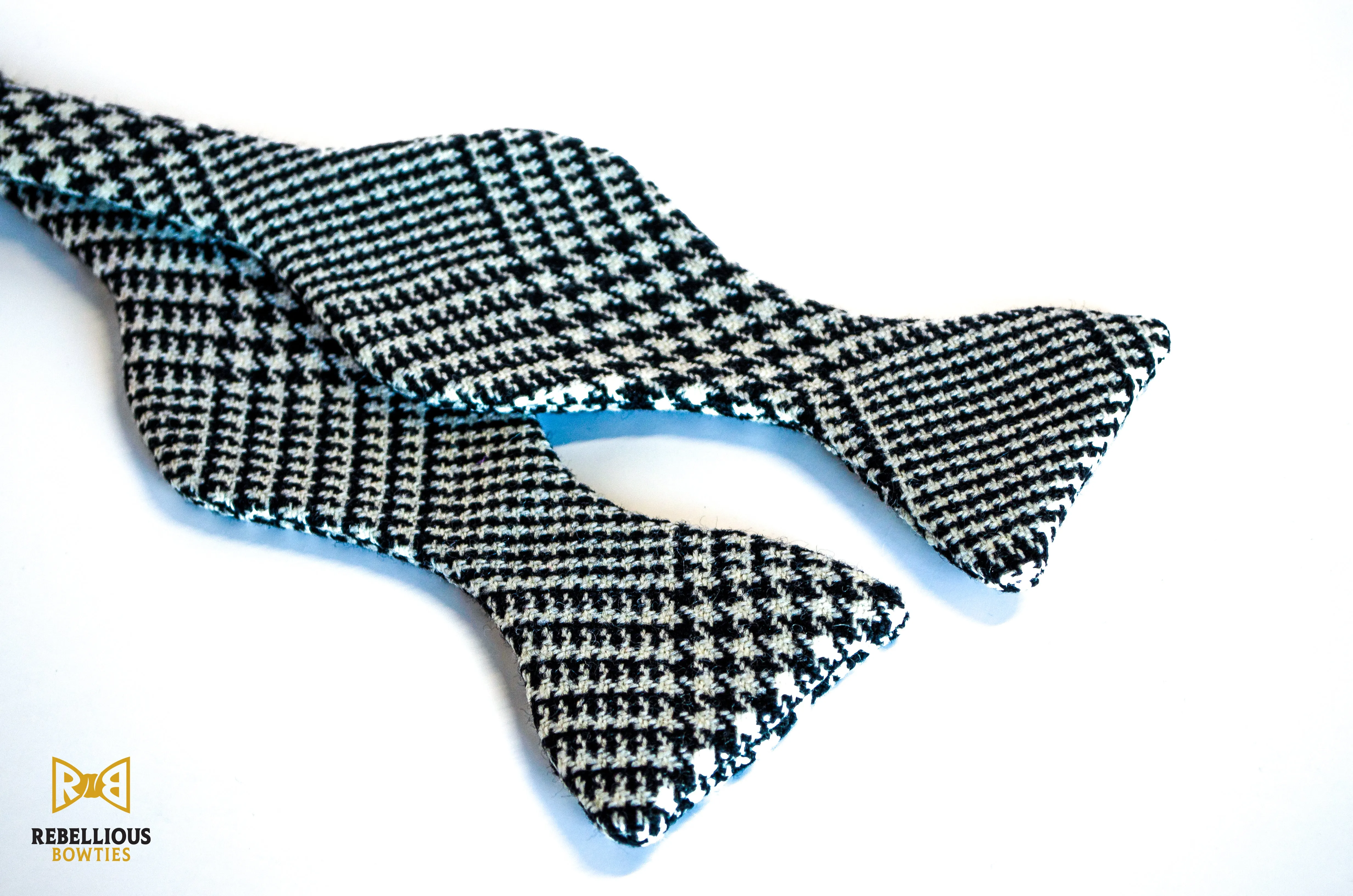 Black and White Wool Houndstooth Bow Tie Butterfly