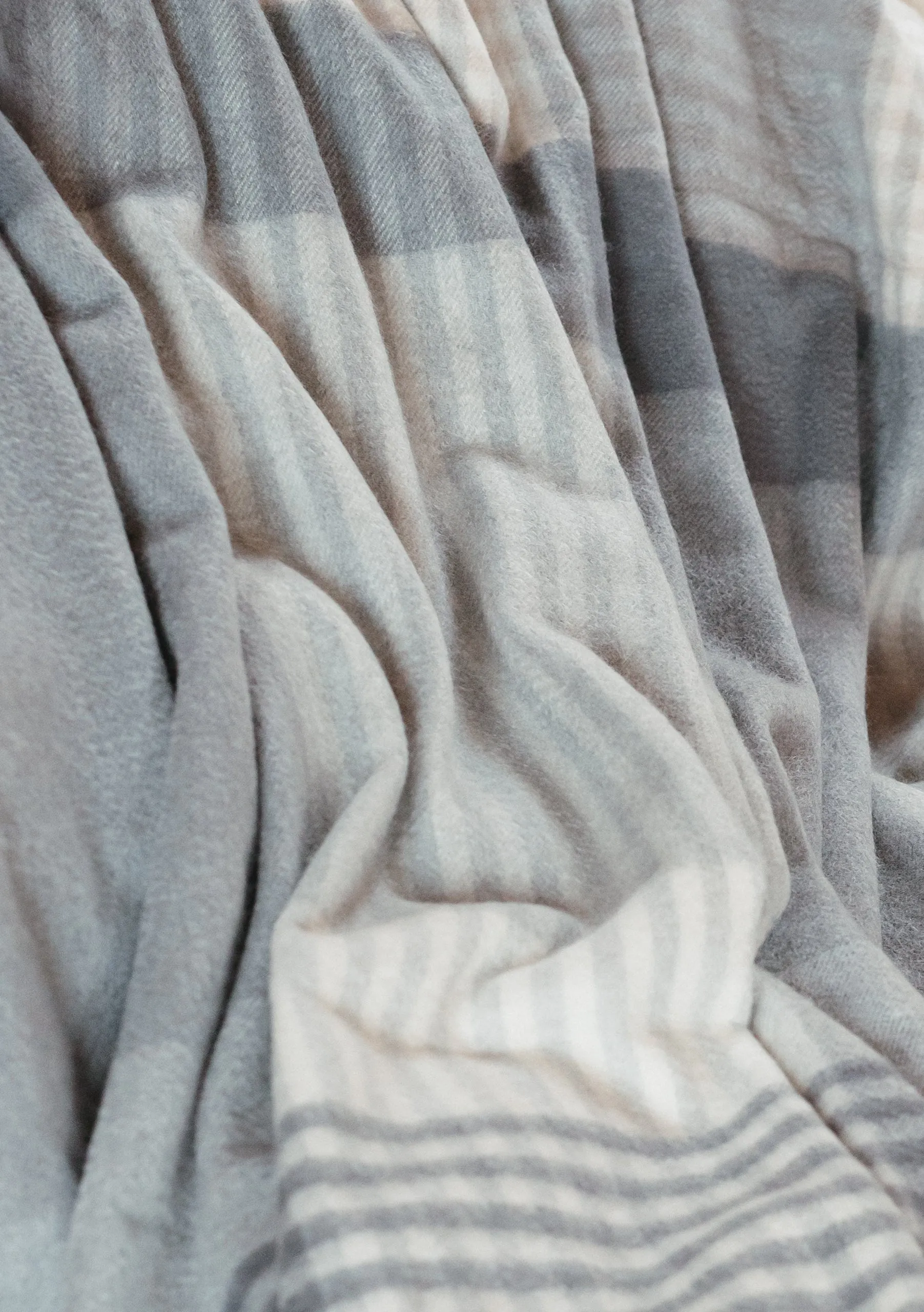 Cashmere Small Blanket in Pebble Soft Check