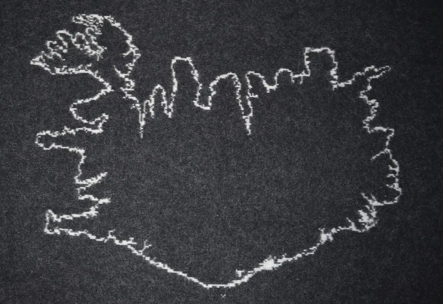 Icelandic Wool Blanket - Black with map of Iceland