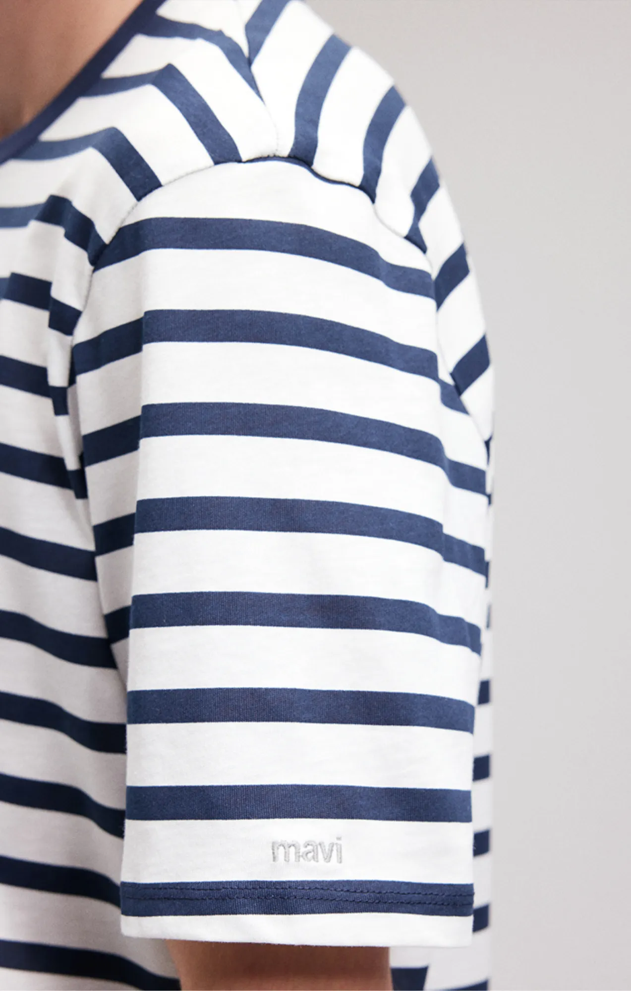 STRIPED CREW NECK T-SHIRT IN NAVY BLAZER