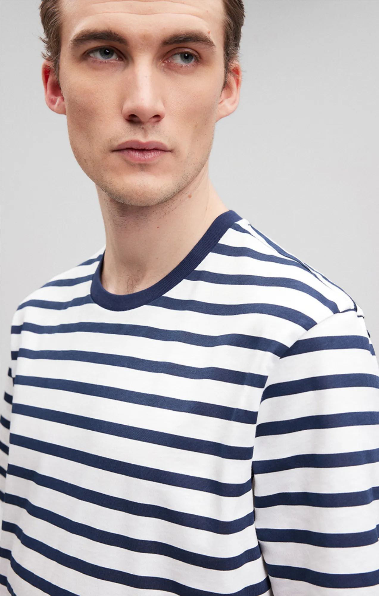 STRIPED CREW NECK T-SHIRT IN NAVY BLAZER