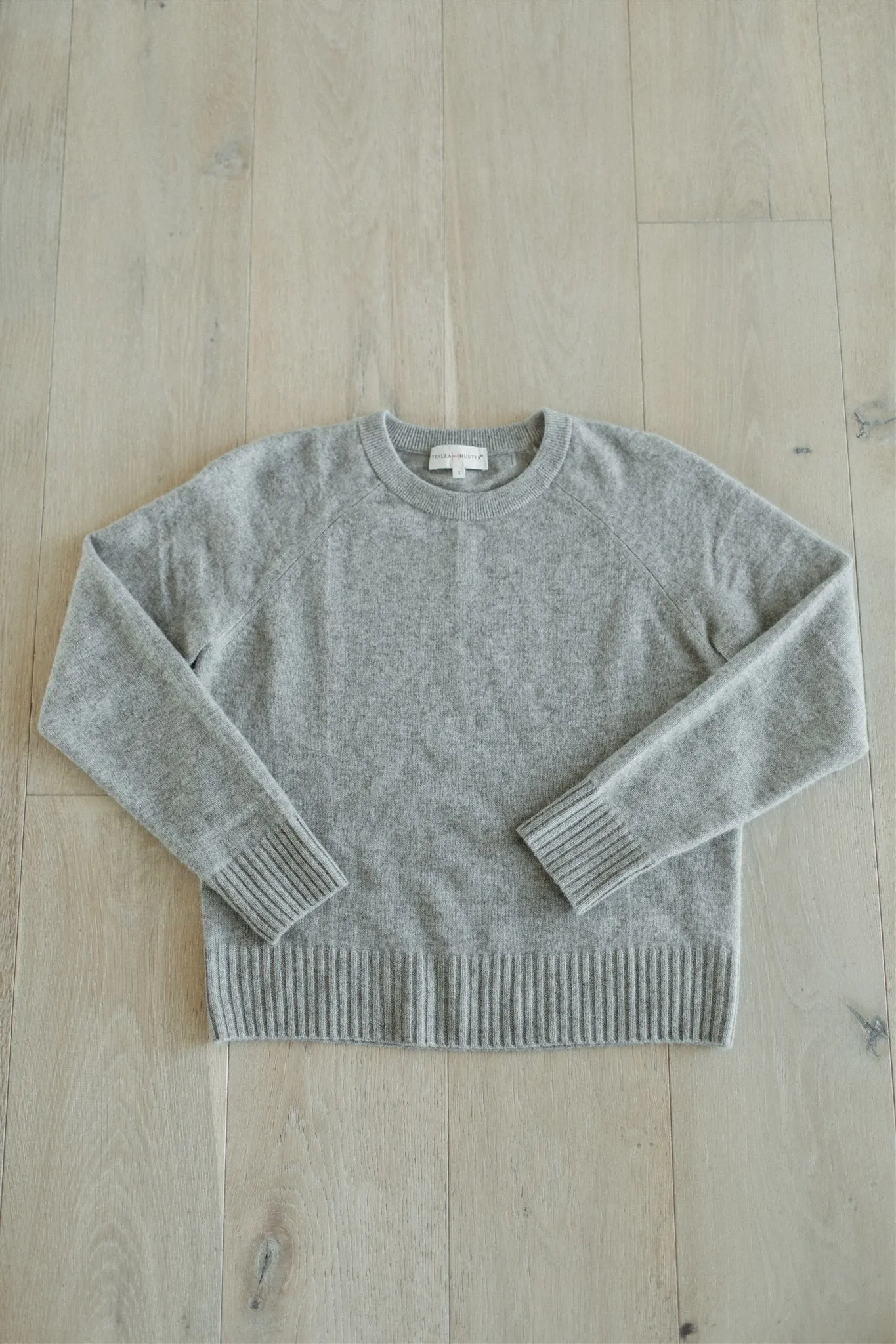 Tenlea Hunter - Cashmere Crewneck Sweatshirt in Grey Heather