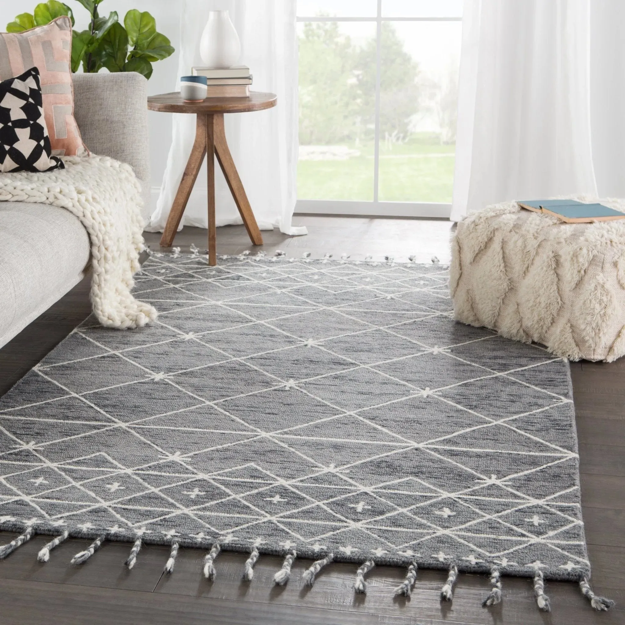 Vera By Nikki Chu VNK03 Grey/Ivory Rug