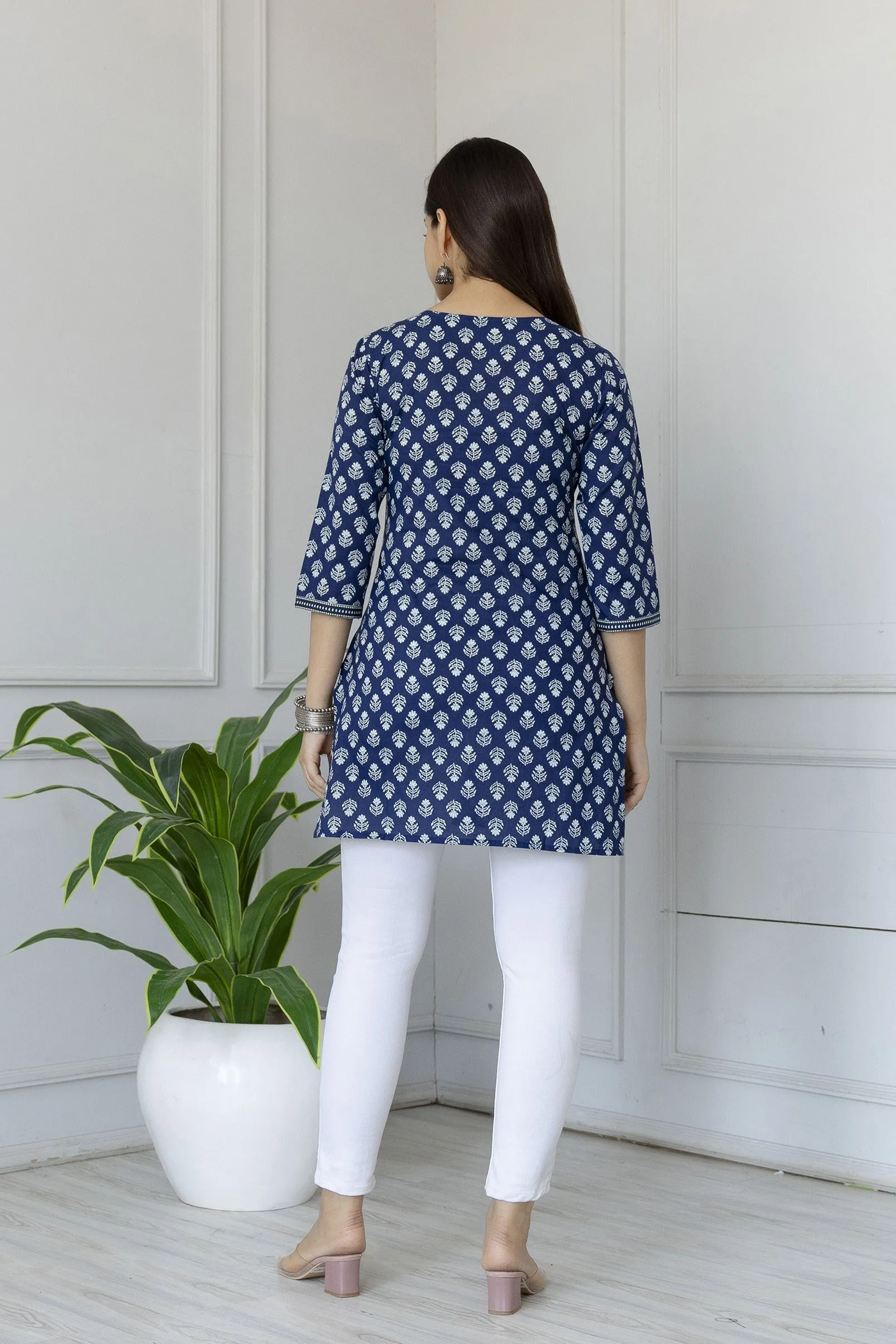 Women Blue Straight Tunic With Three Quarter Sleeves