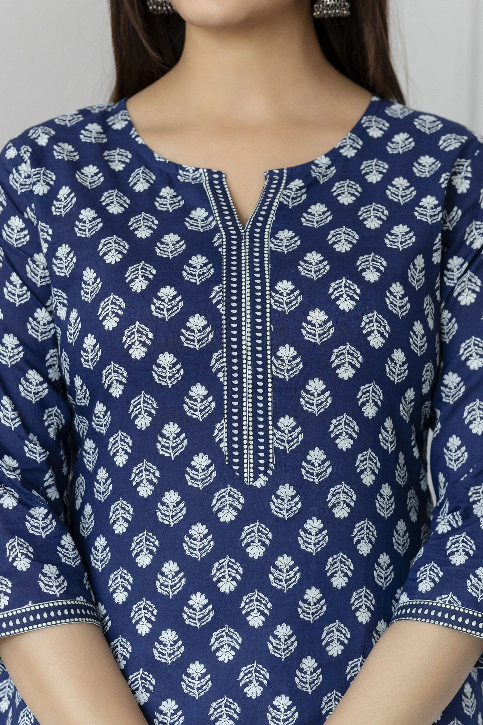 Women Blue Straight Tunic With Three Quarter Sleeves