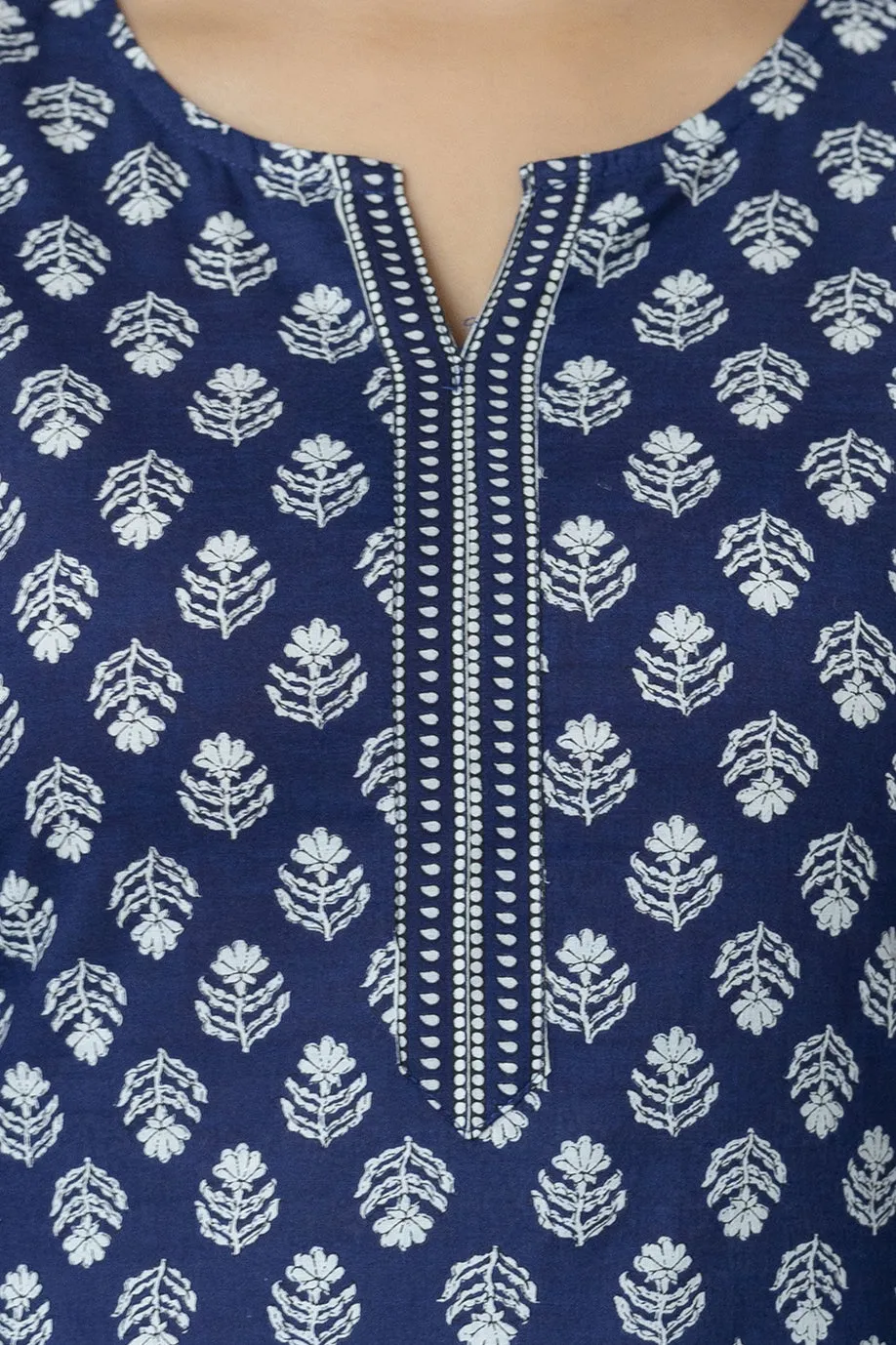 Women Blue Straight Tunic With Three Quarter Sleeves